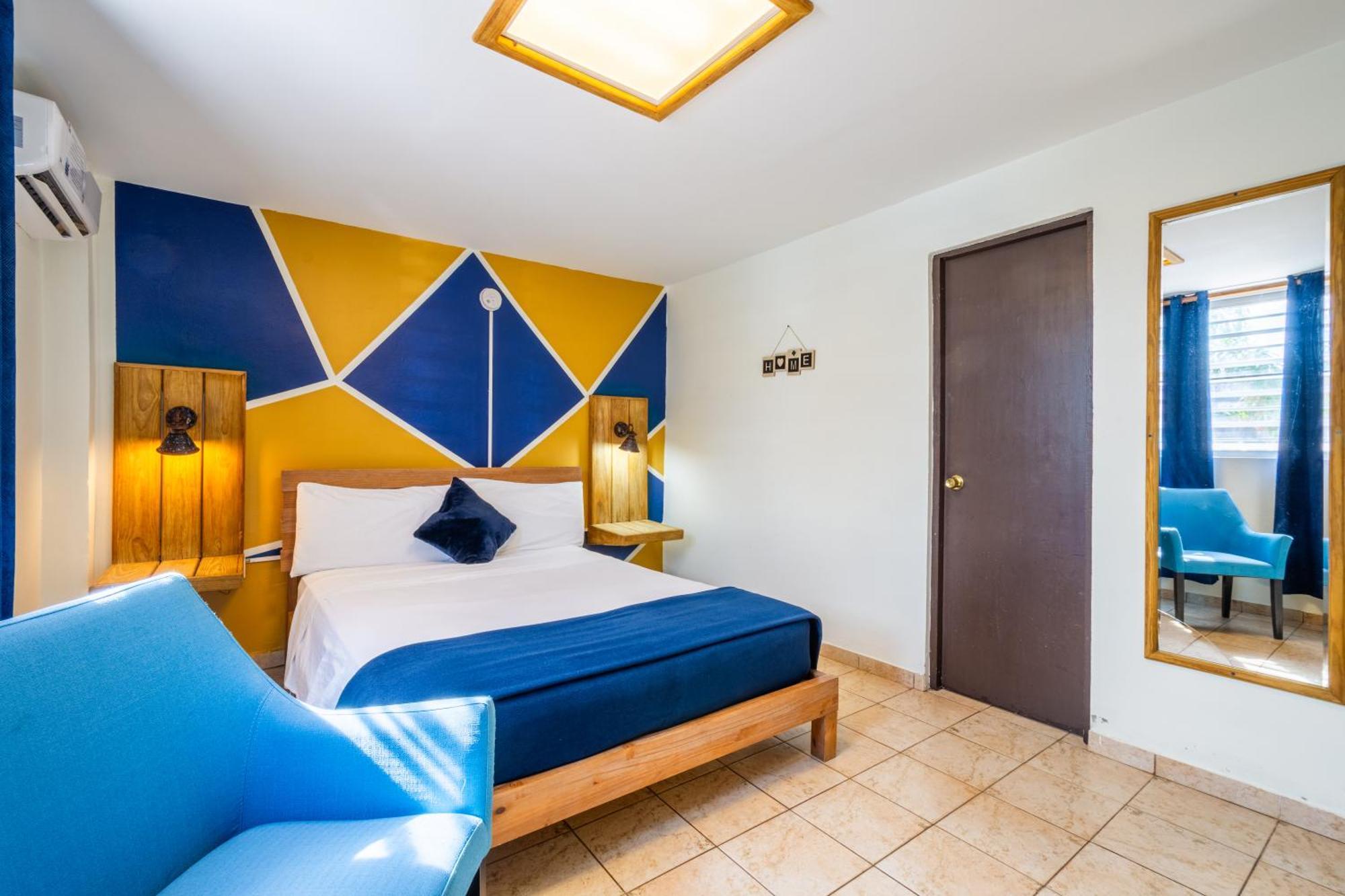 בוקרון West Coast Inn'S מראה חיצוני תמונה