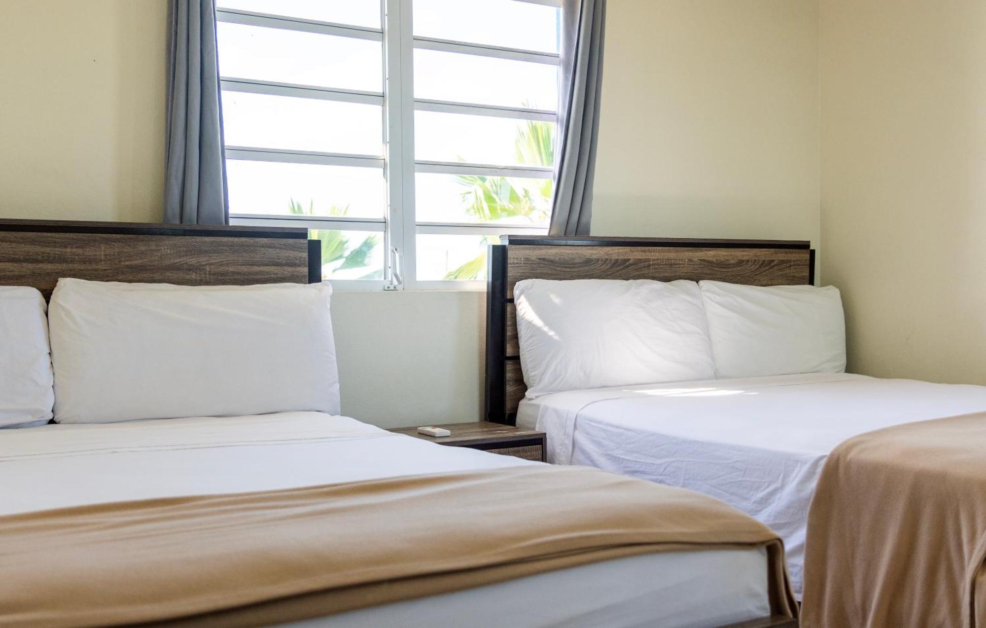 בוקרון West Coast Inn'S מראה חיצוני תמונה